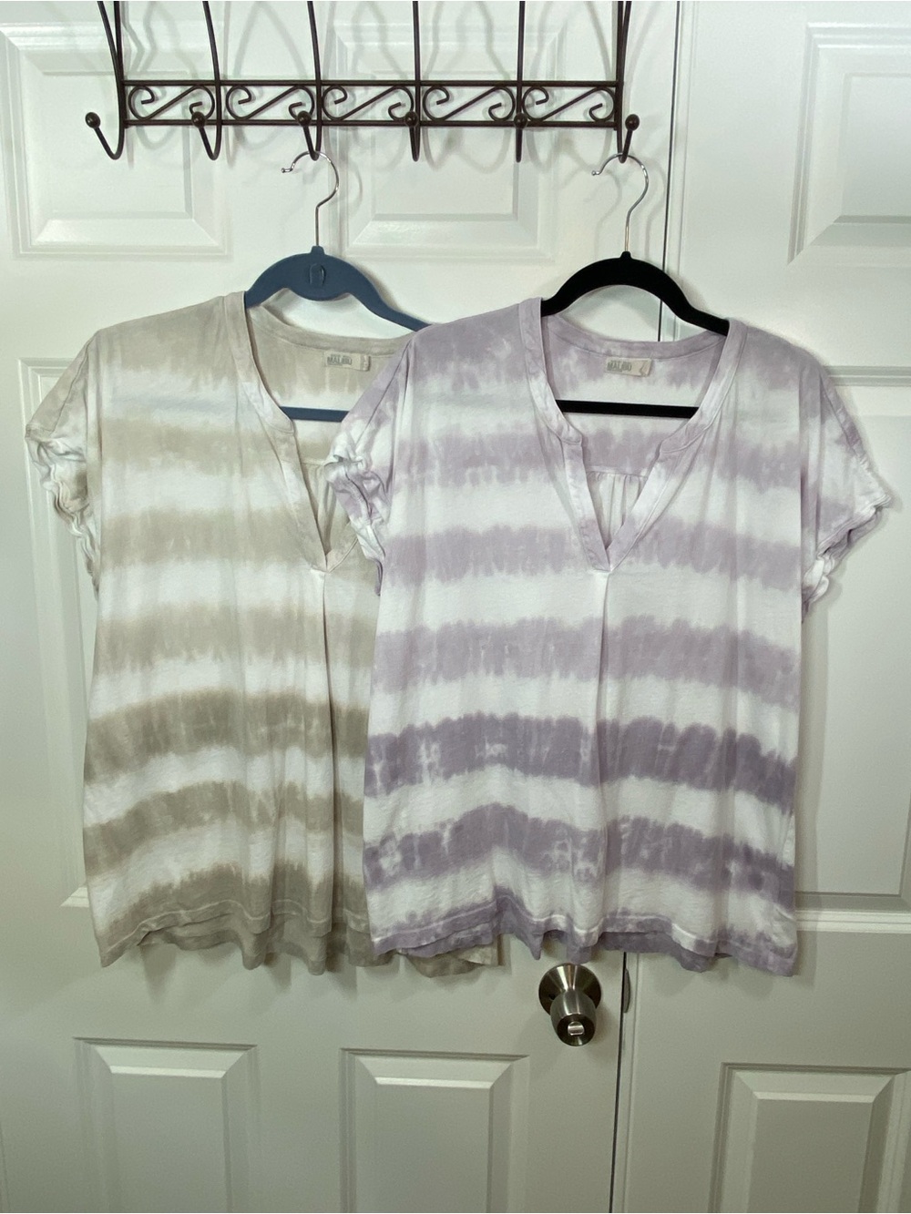 2fer!!! Barefoot Dreams Tie-Dye V-Neck Short Sleeve Top in Gray & Purple and whi